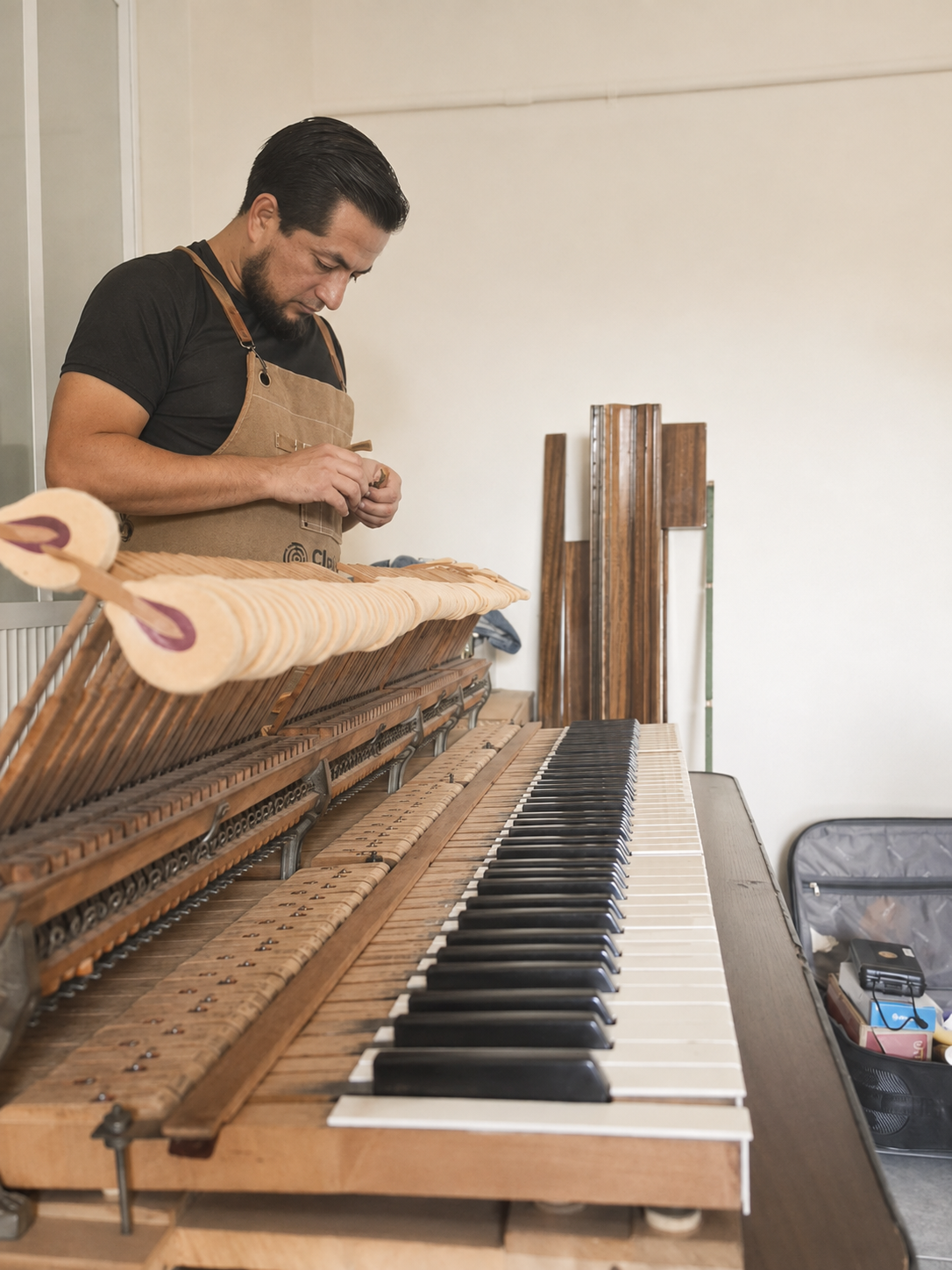 Afinación de piano vertical en el domicilio del cliente