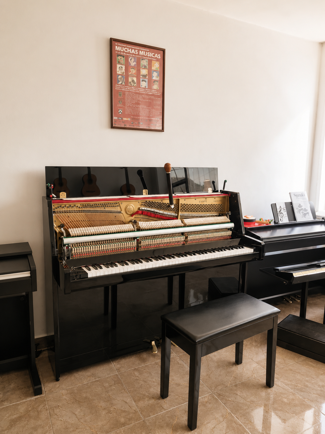 Traslado y nivelación de un piano en la sala