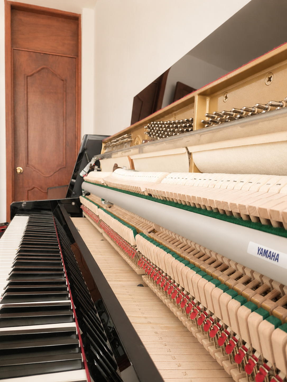 Limpieza y encerado del mueble del piano